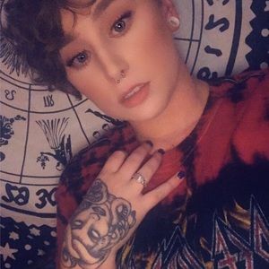 Meet your Posher, Alexis